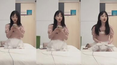 小严探花 约操19岁超嫩外围 外表神似杨超越 为满足大神主动放A片 持久打桩爽到妹子怀疑人生！